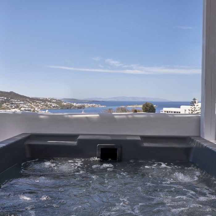 Periscope-Suite-with-Outdoor-Hot-Tub-13